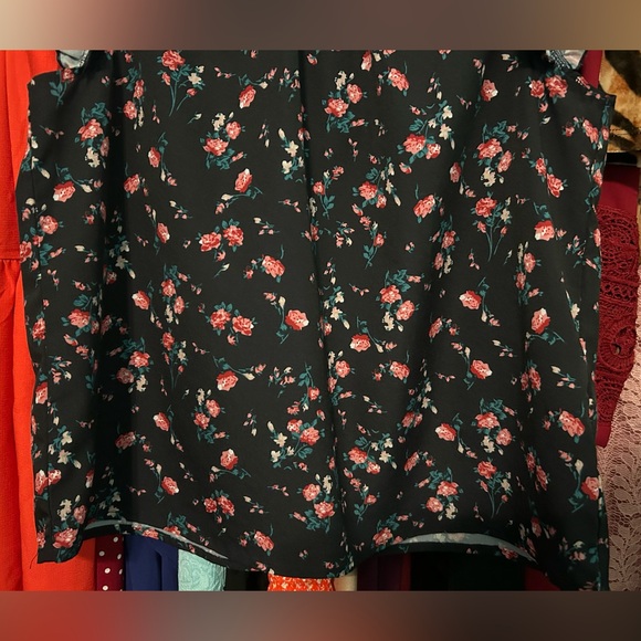SHEIN Black Floral Top - Picture 4 of 7